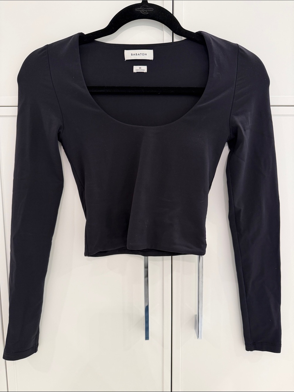 Aritzia Babaton Black Long-Sleeve contour Scoop Neck Crop top. Size XS.